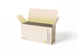 Geöffnete AVEA Collagen Activator Packung mit einzeln verpackten Sachets im Geschmack natürliche